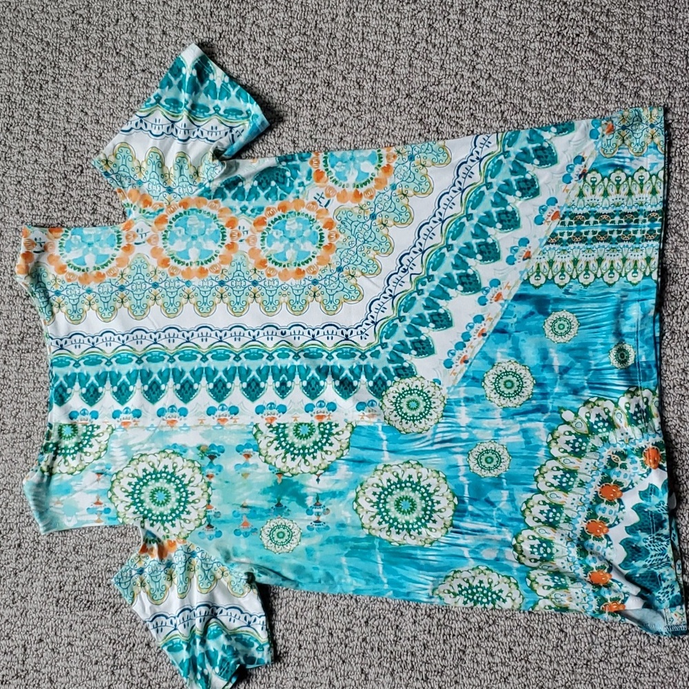 Chicos size 0, Medium, cold shoulder top - Picture 2 of 4